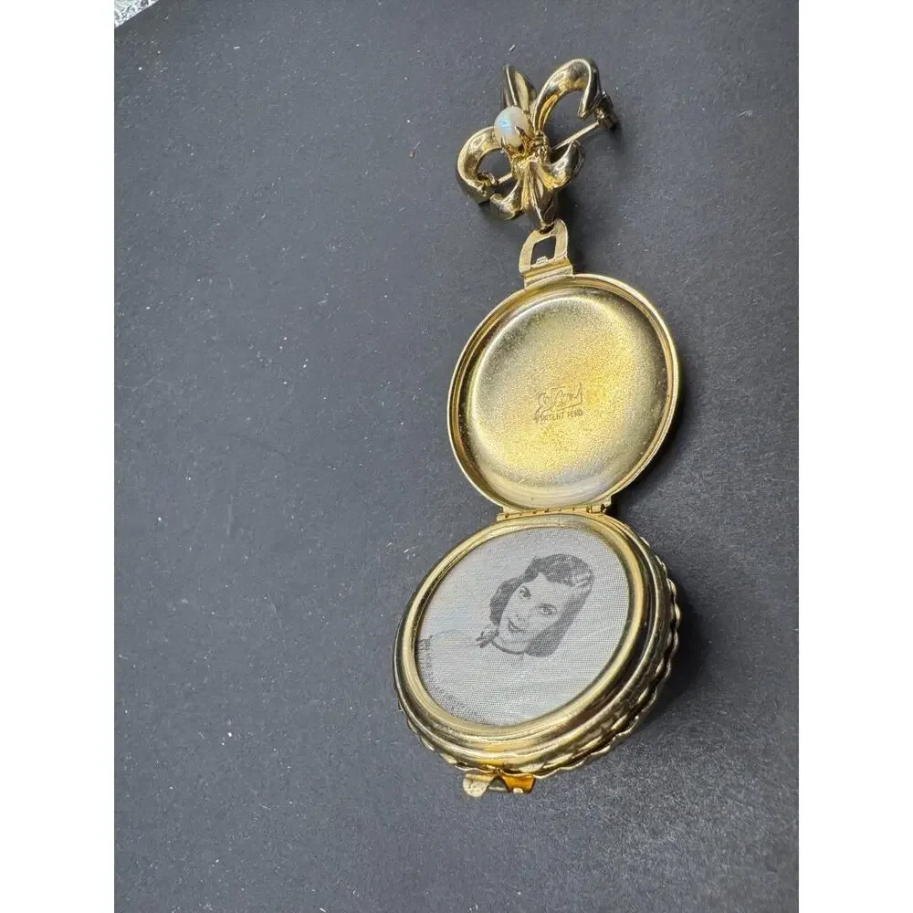 Vintage Coro Fleur De Lis Gold Tone Faux Pearl Brooch Pin Double Photo Locket